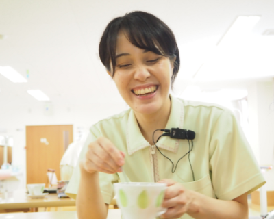 朝食配膳、食事介助