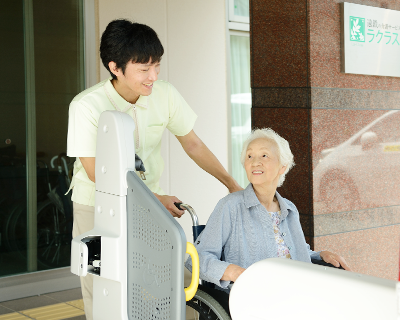 フロアから送迎車へ誘導